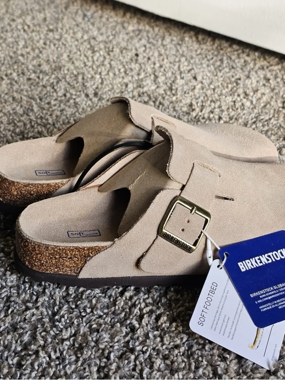 Birkenstock Women’s Beige Suede Clog Sandals with Brass Buckle🐑🐑 - Picture 4 of 4